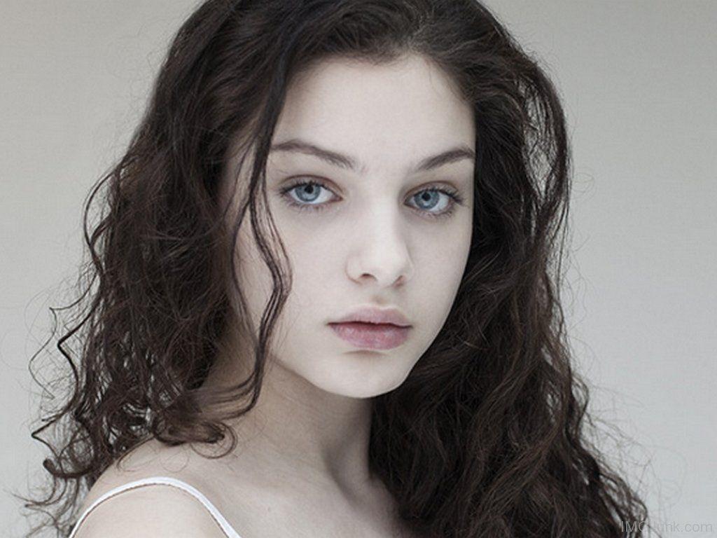 1024x768 Odeya Rush Best Wallpaper • IOS Mode