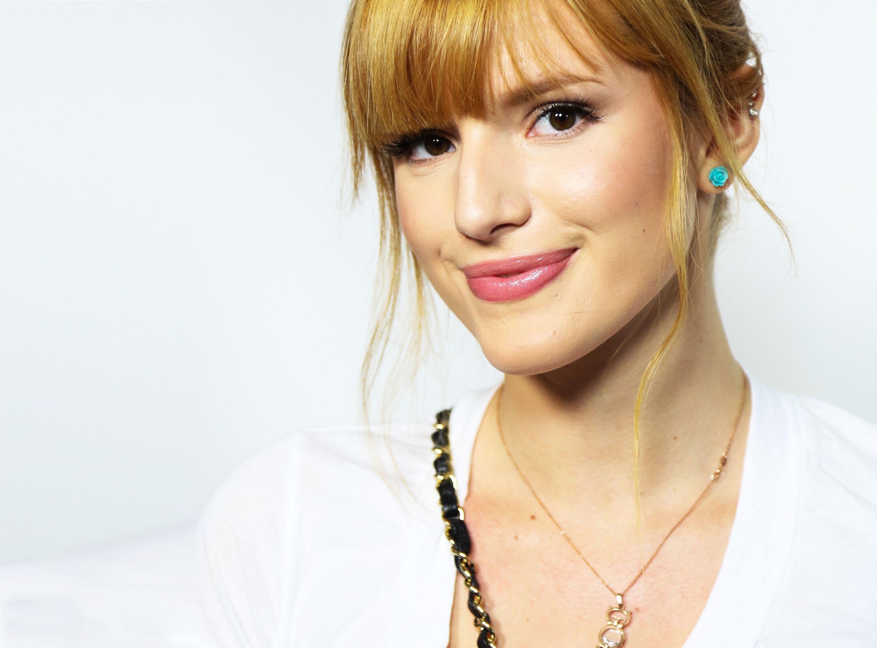 3000x2216 Bella Thorne HD Wallpaper