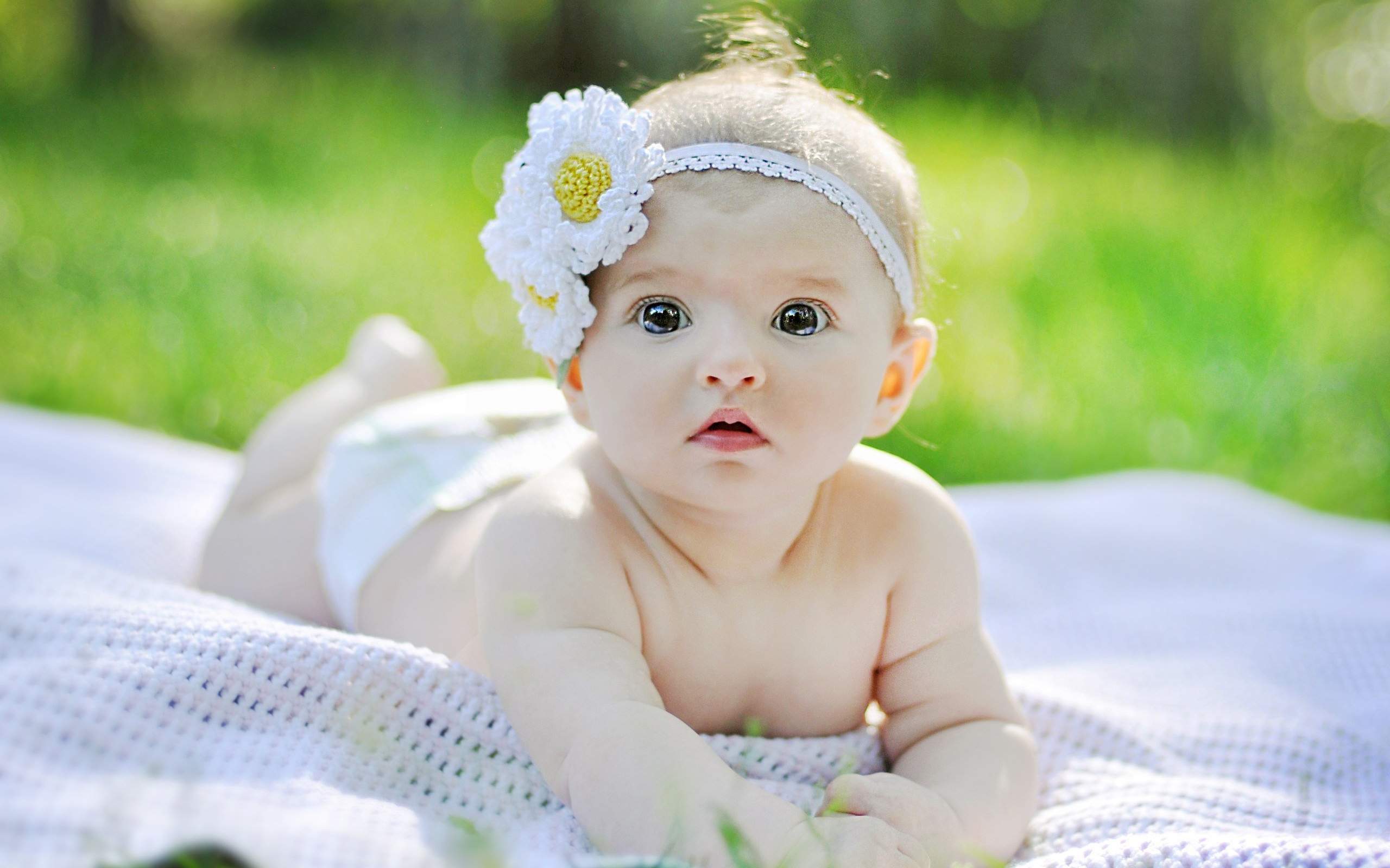2560x1600 Baby Girls Wallpaper