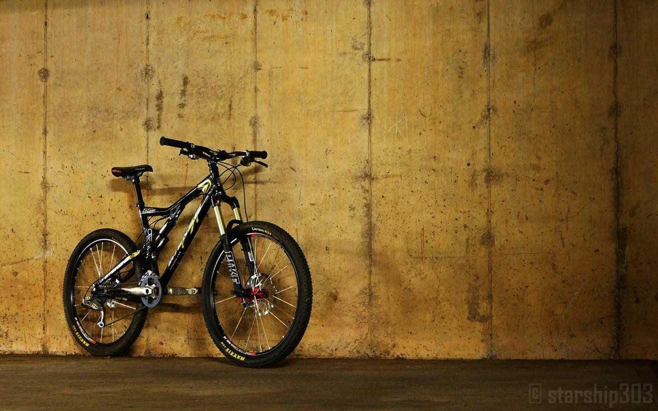 1327x830 Mountainbike Wallpaper, Picture