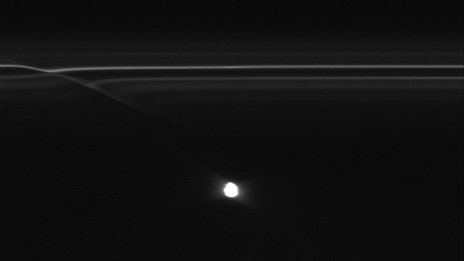 1920x1080 sees objects blazing trails in Saturn ring