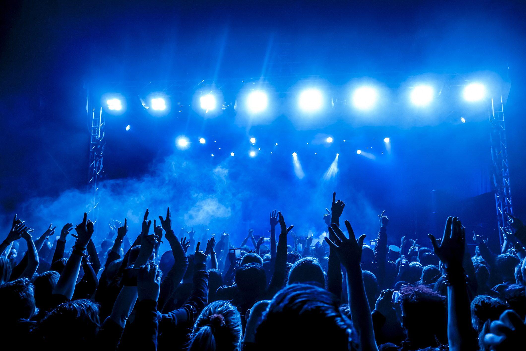 2121x1414 Concert Wallpaper
