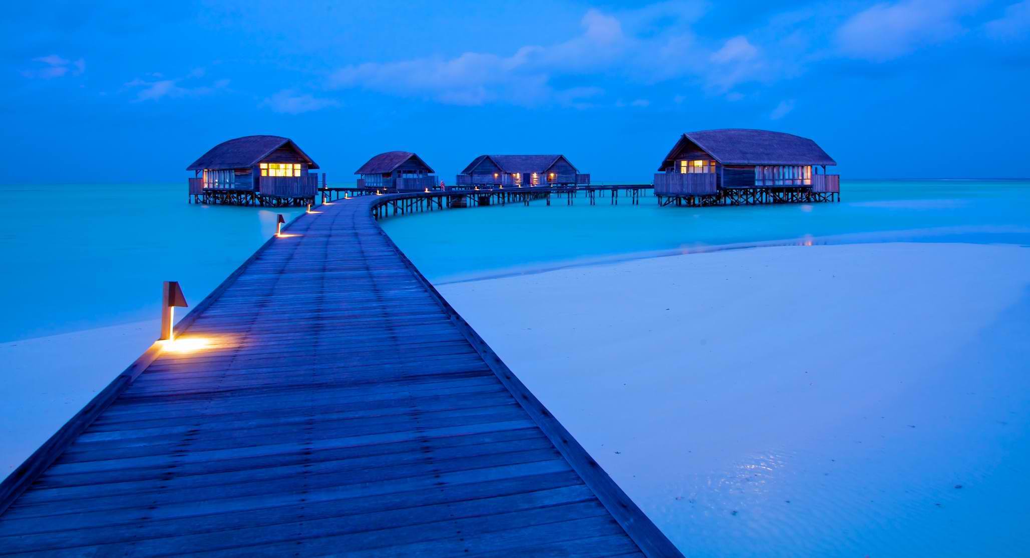 2057x1115 Maldives Island Wallpaper