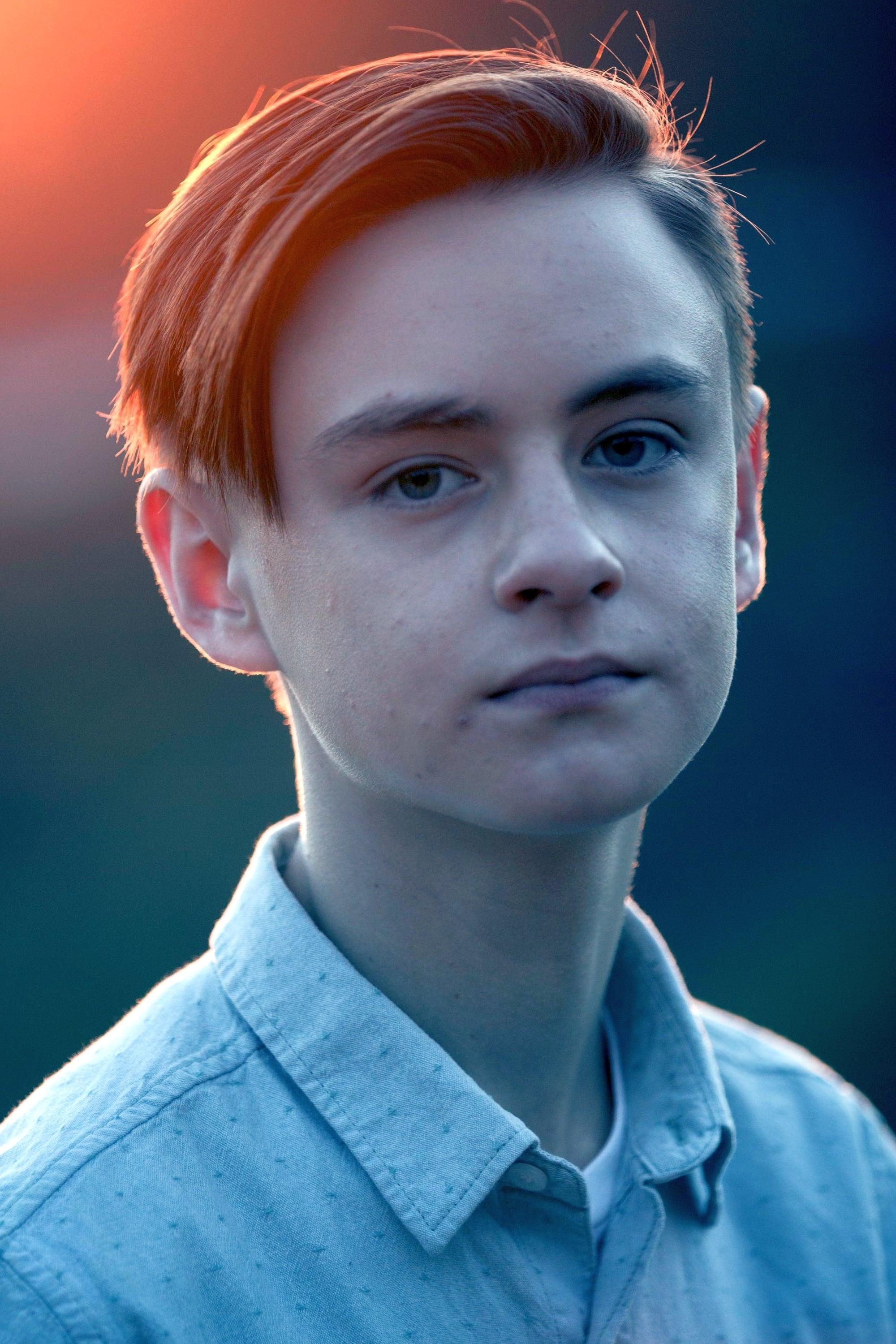 2000x3000 Jaeden Martell Wallpaper