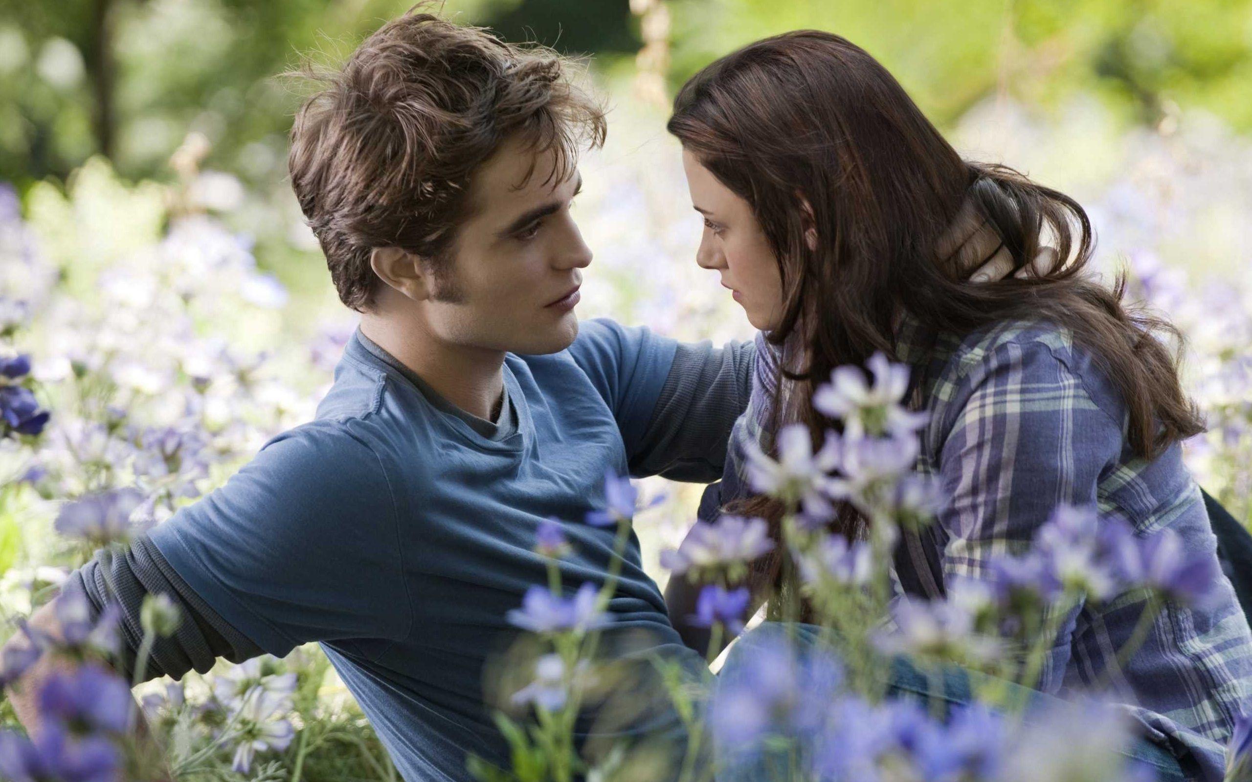 2560x1600 Edward And Bella Cullen Wallpaper