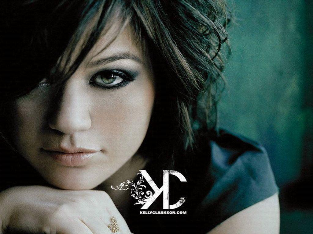 1024x768 Kelly Clarkson Wallpaper