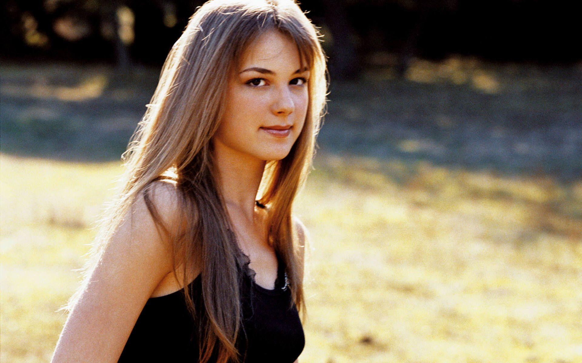 1920x1200 Free download Emily VanCamp image Emily HD wallpaper