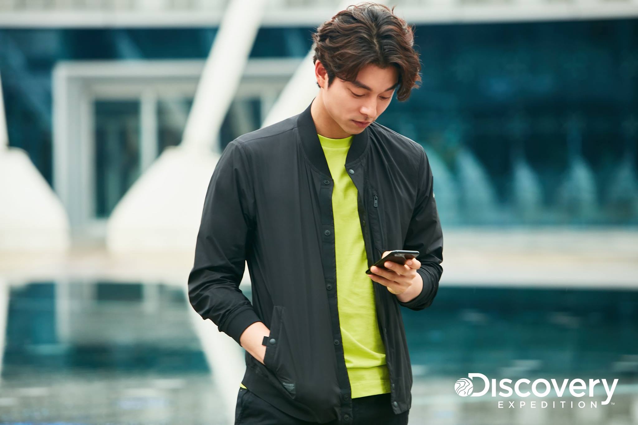 2048x1365 Picture Of Gong Yoo In Shorts And Shades To Get Yoo