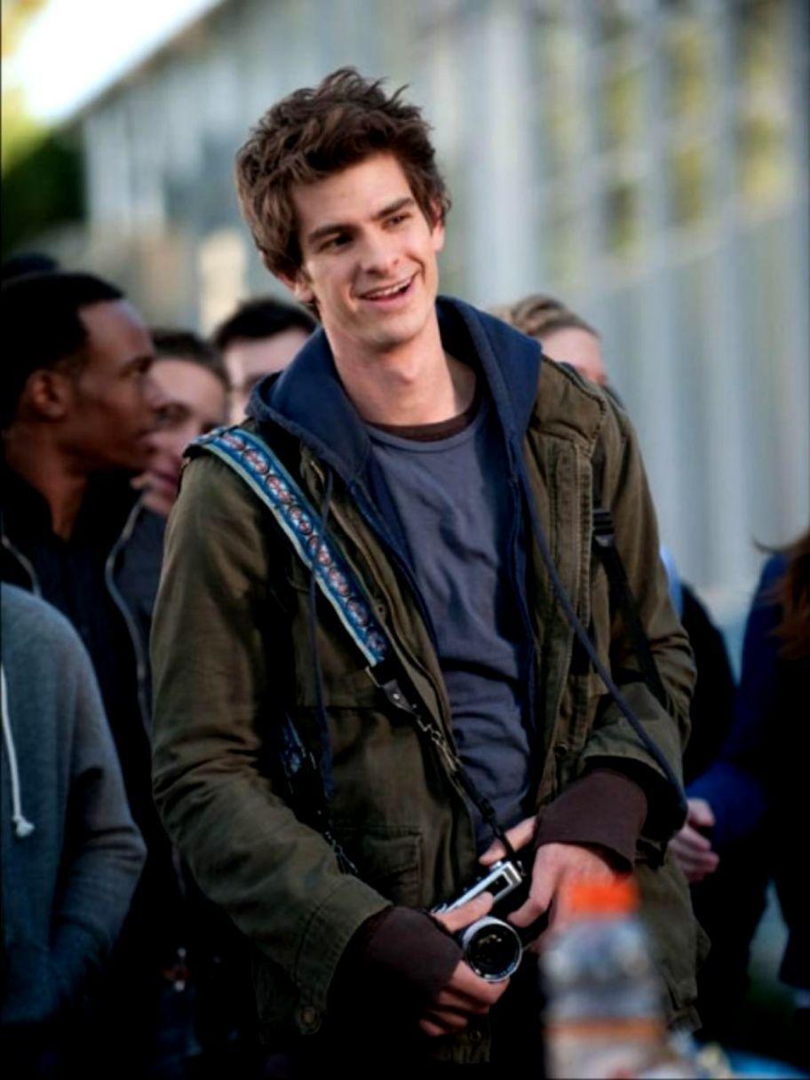912x1216 Andrew Garfield Amazing Spiderman Wallpaper