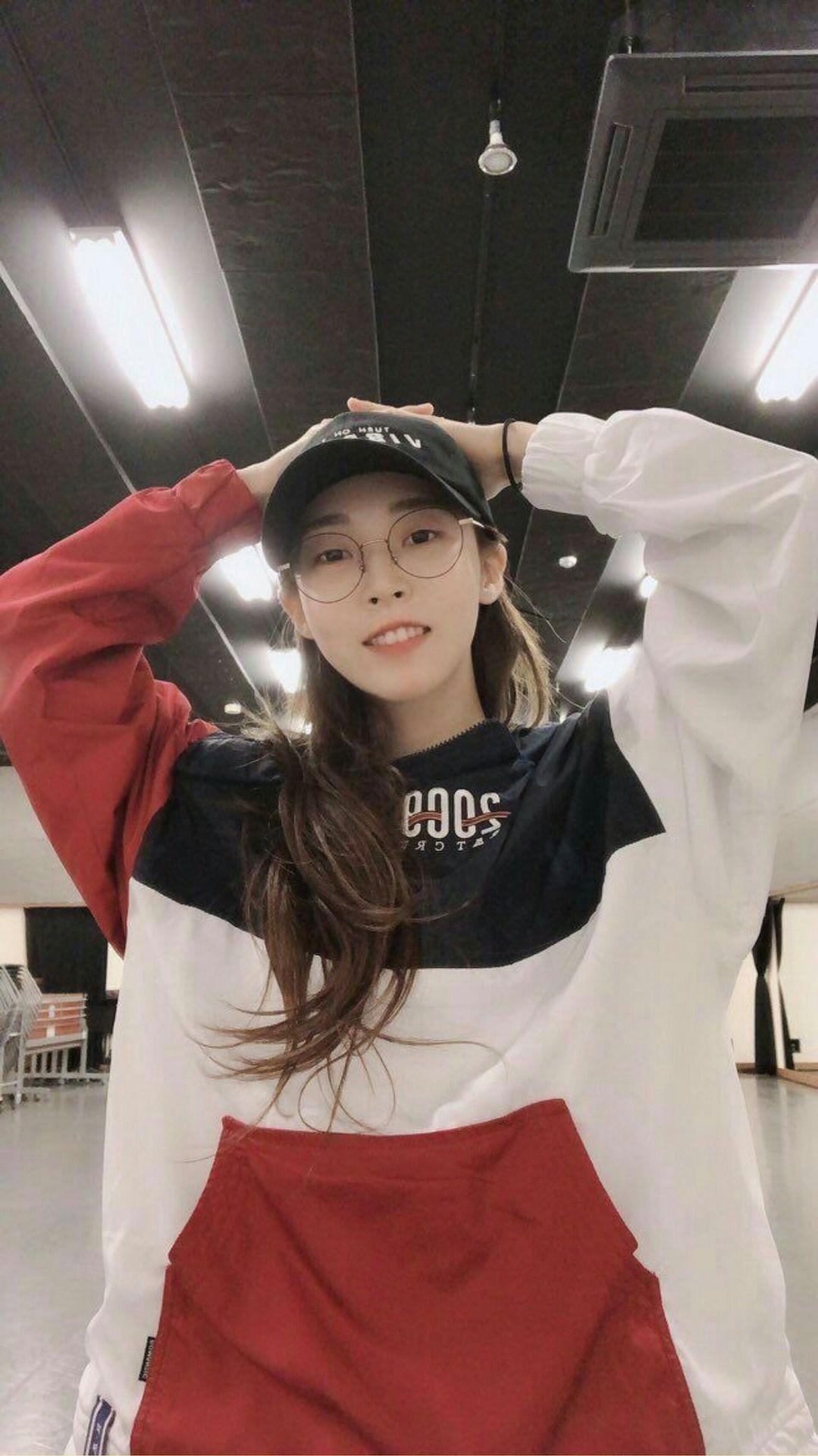 1079x1920 moonbyul lockscreens