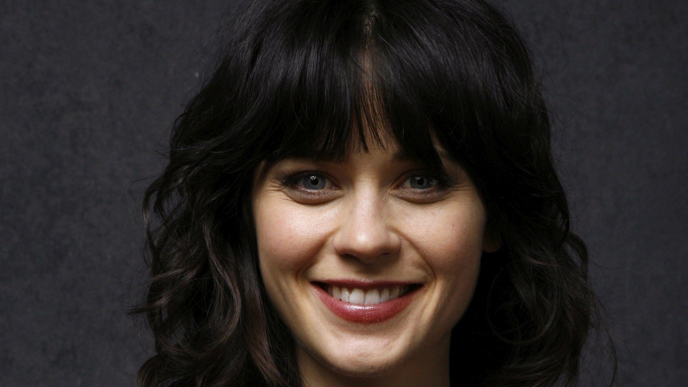 2386x1342 Zooey Deschanel Wallpaper HD
