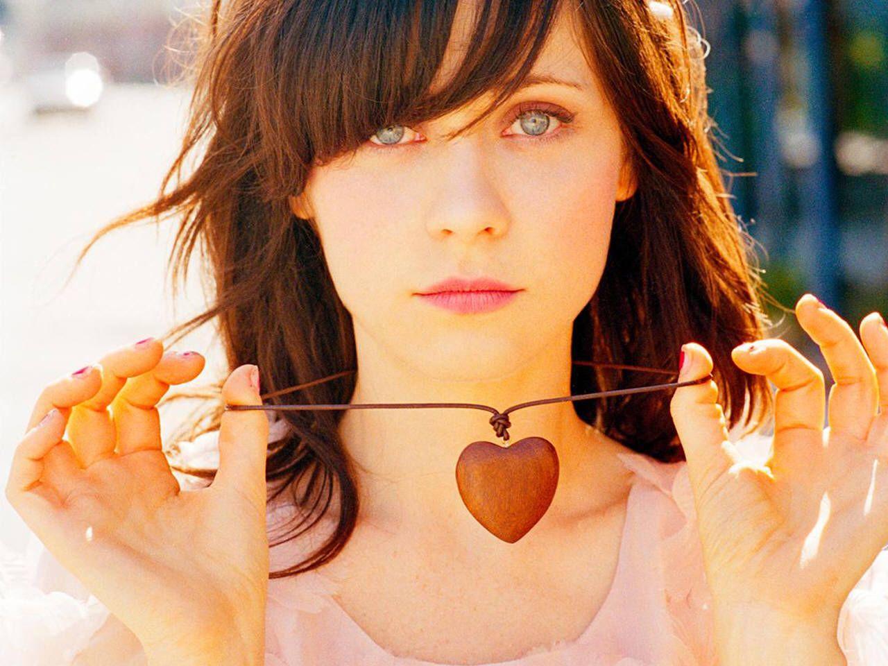1280x960 HollyWood: Zooey Deschanel HD Wallpaper 2012