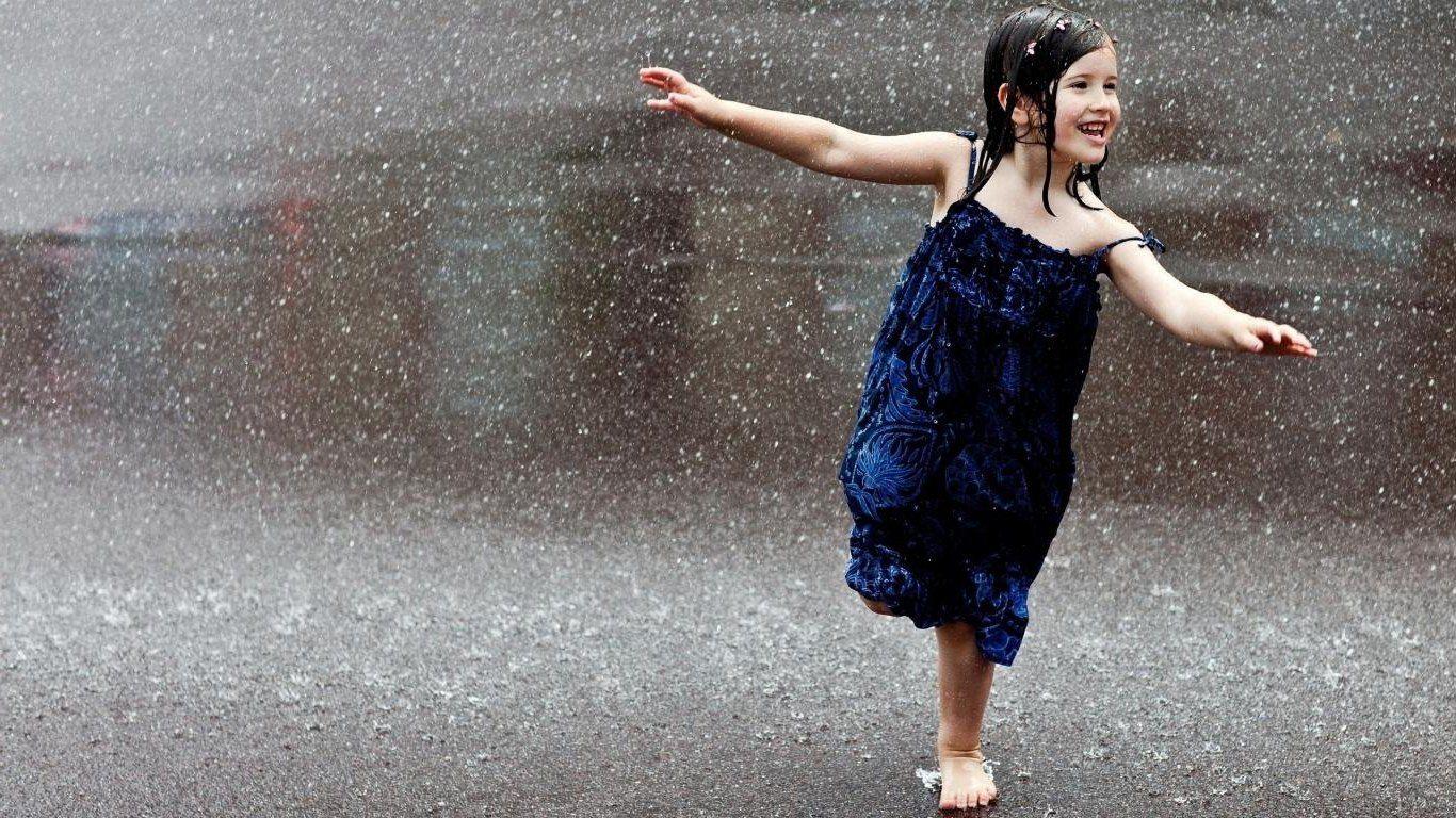 1366x768 Free download Cute Children Dancing on Rain PhotoHD