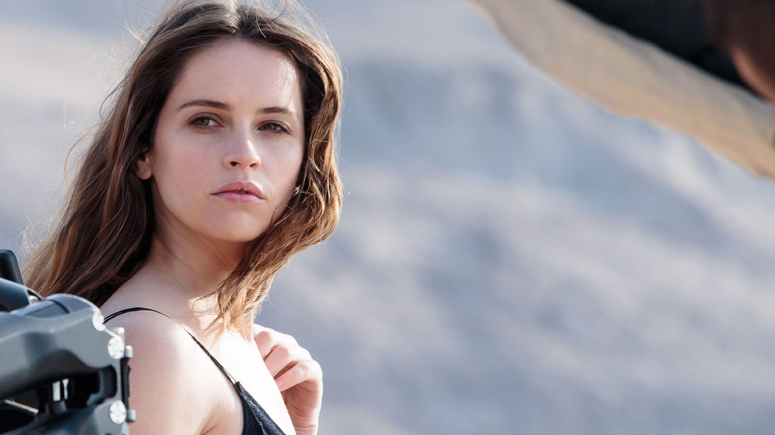2560x1440 Felicity Jones Vanity Fair 1440P Resolution Wallpaper
