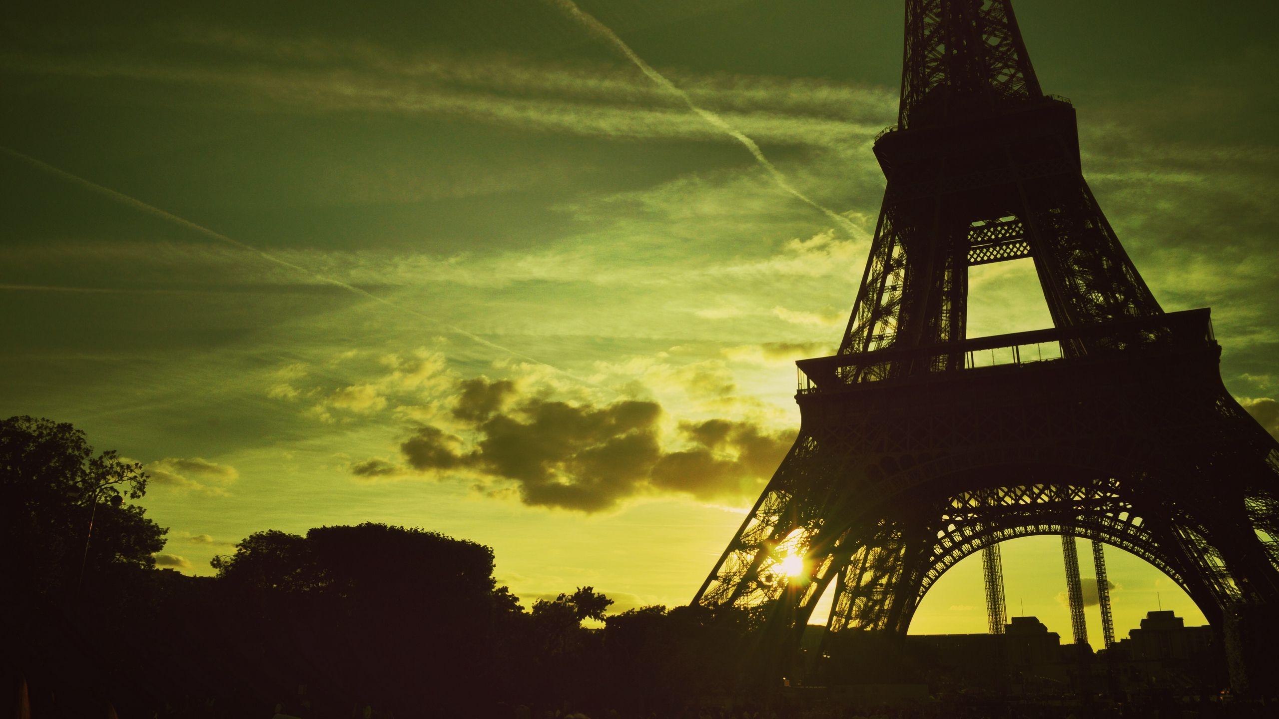 2560x1440 Download wallpaper 2560x1440 eiffel tower, sunset, clouds