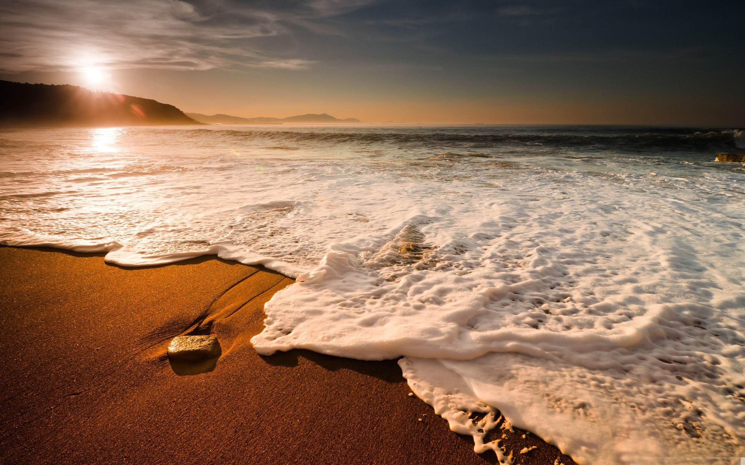 2560x1600 Stunning Beach Scenery 18730 2560x1600px