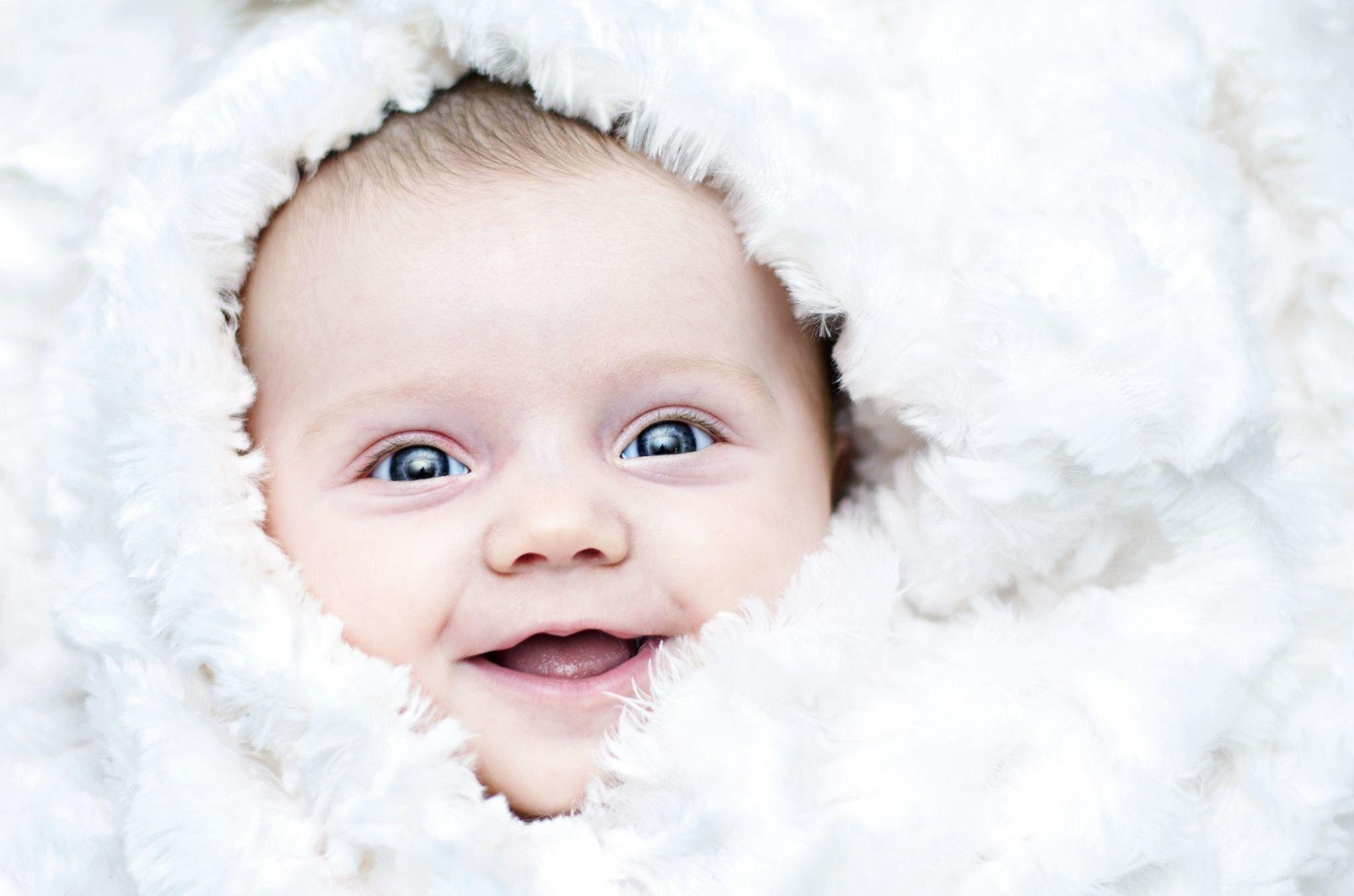 2048x1356 Cute Baby Pics Wallpaper