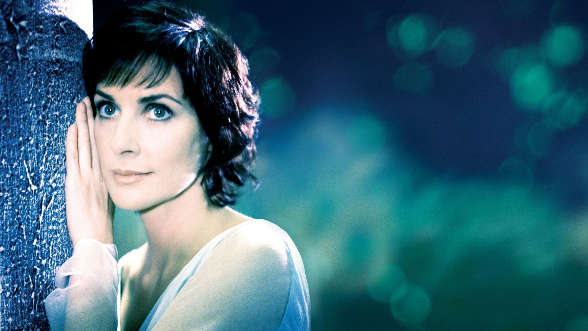 1920x1080 How Exactly Did Enya Become One of the Richest Musicians in the World?