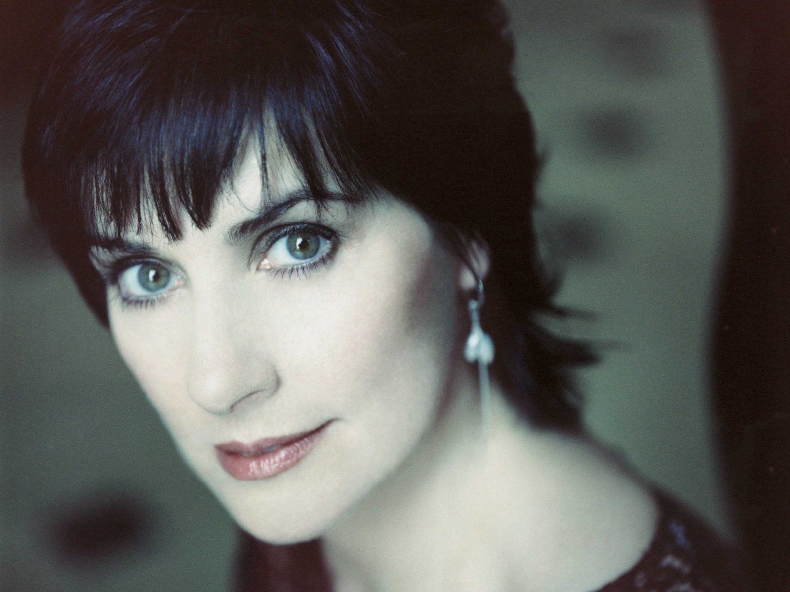 1600x1200 Download Music Enya Wallpaper