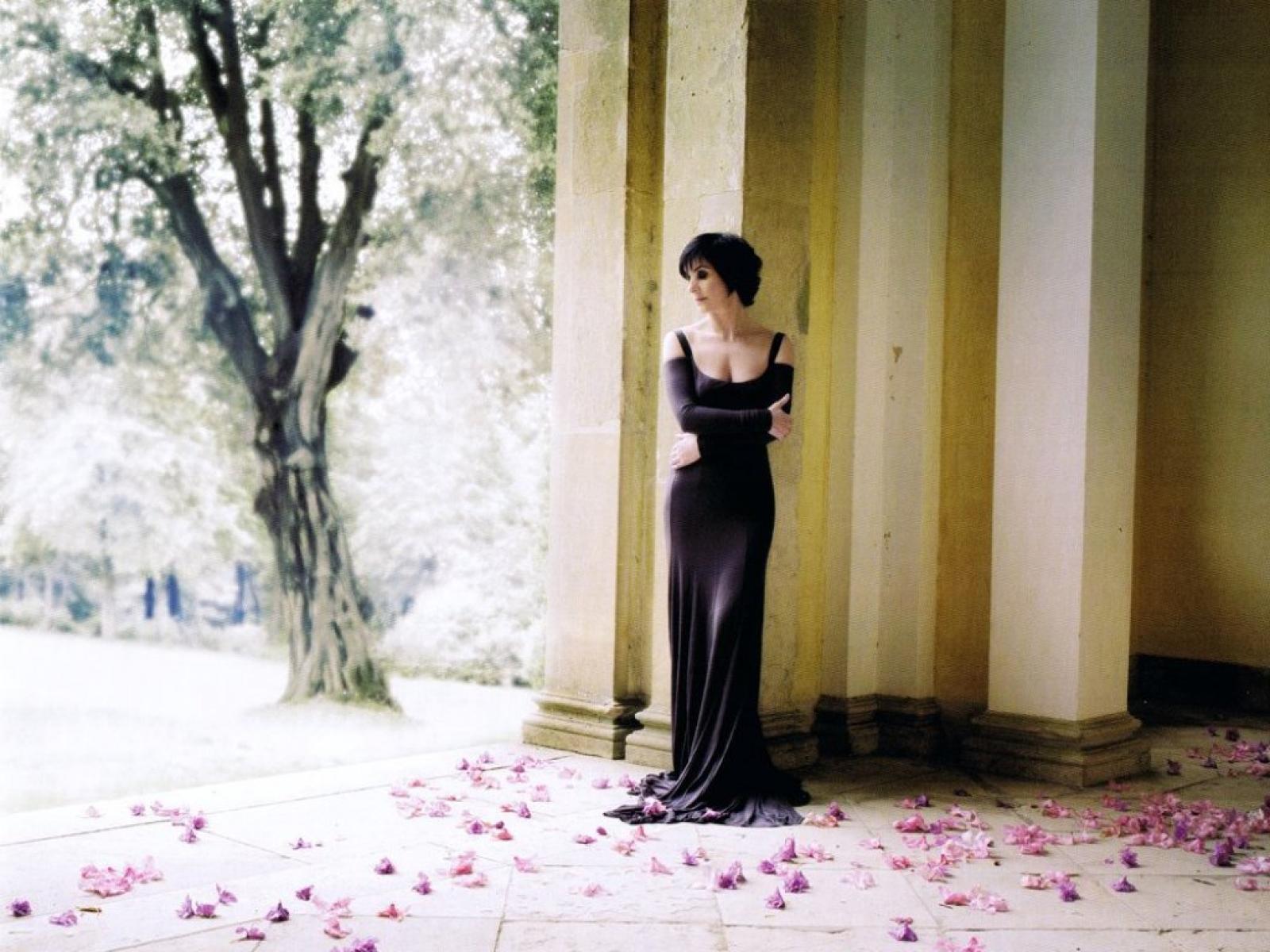1600x1200 Enya Wallpaper