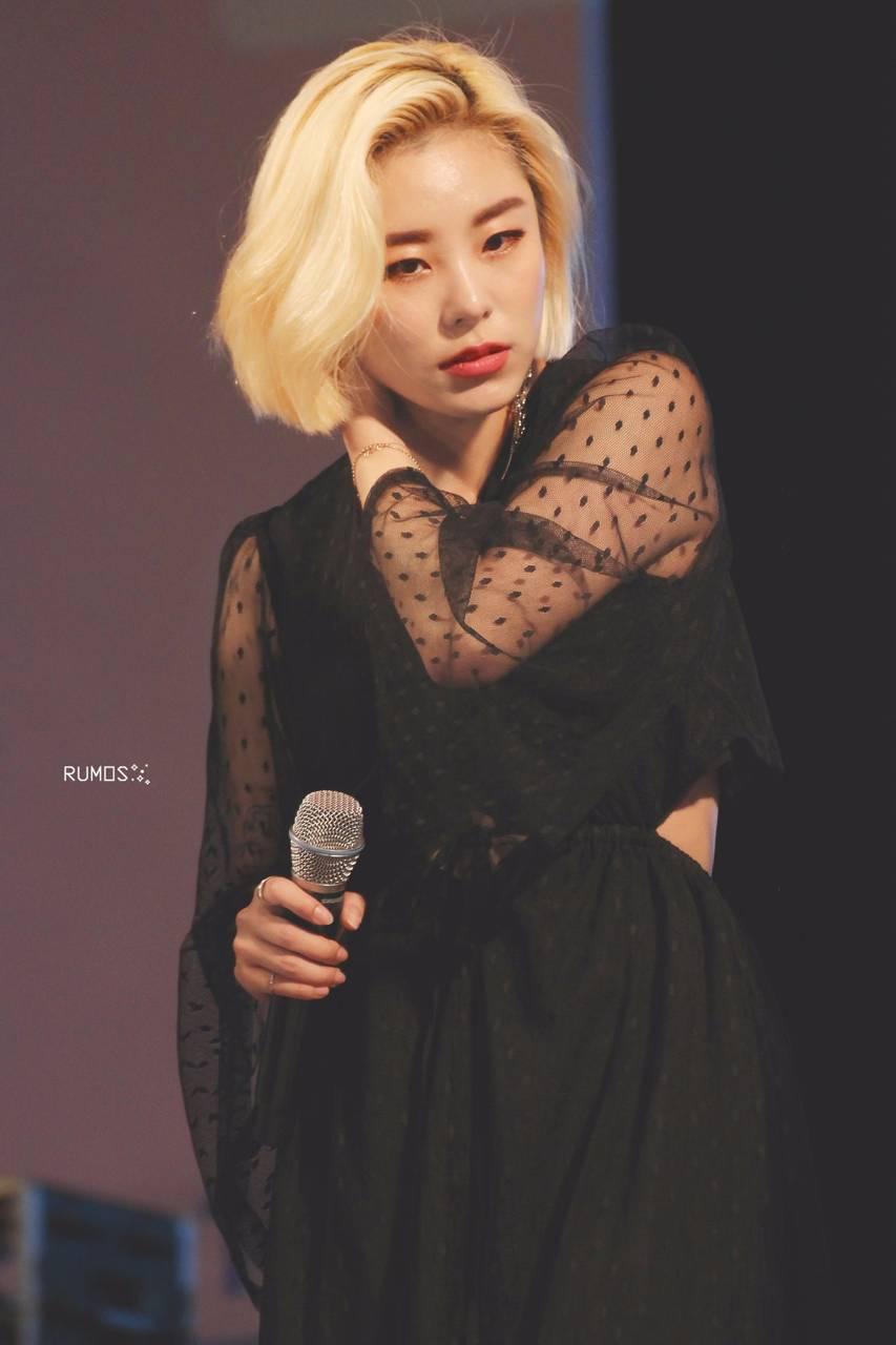 853x1280 Wheein Wallpaper