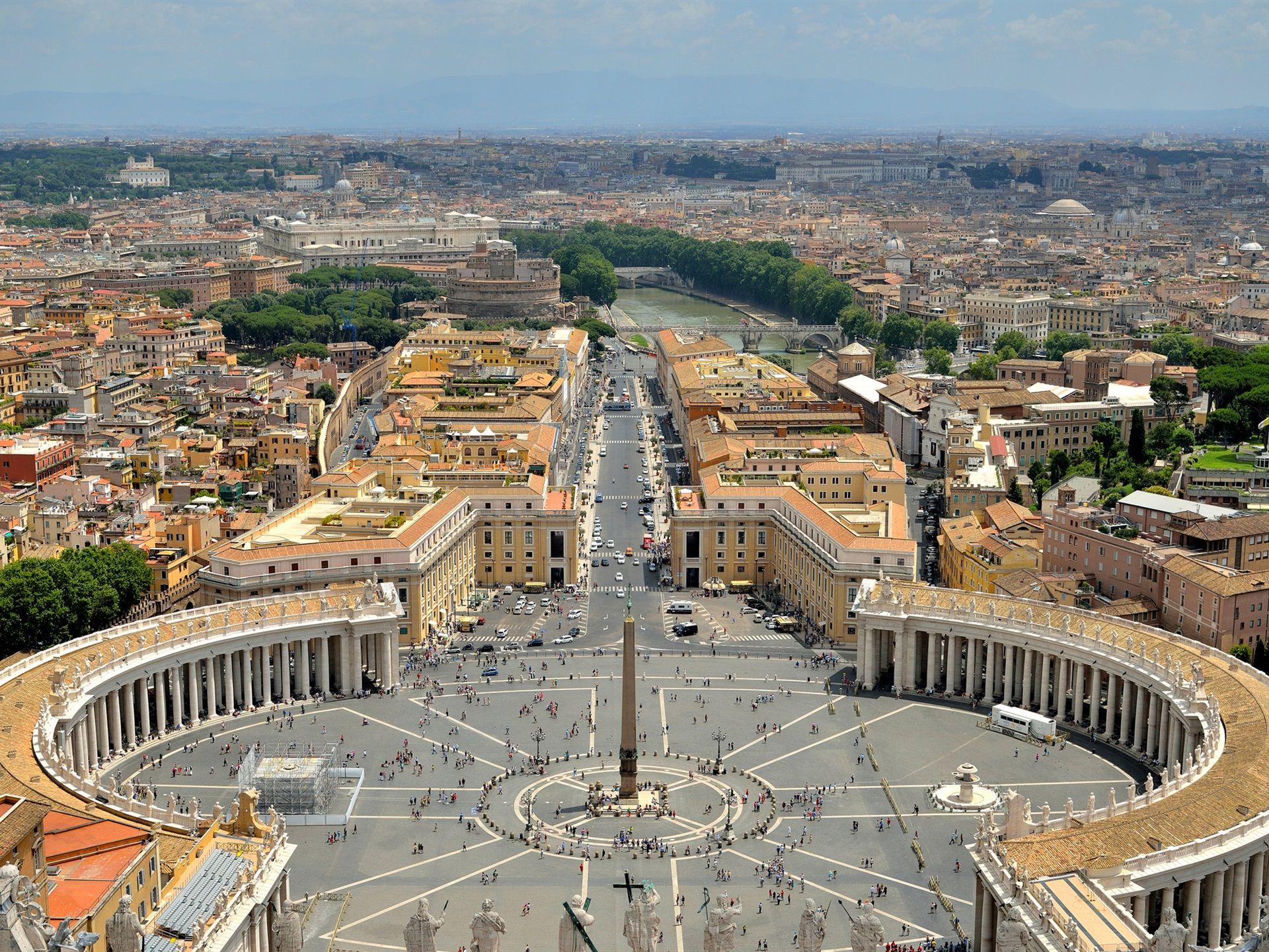 1920x1440 Wallpaper Vatican city, Rome, St. Peter's square, houses, road