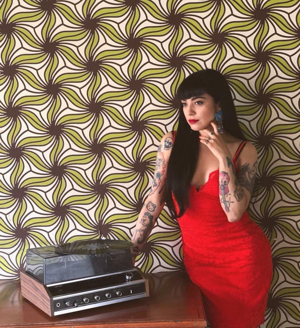 1051x1151 Mon Laferte Wallpaper