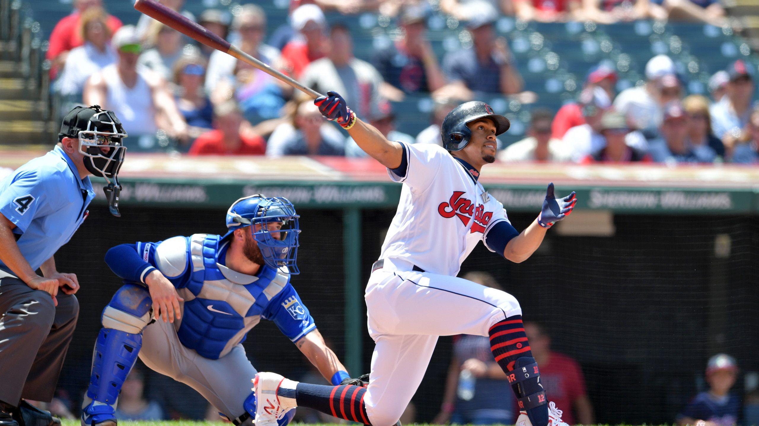 2560x1440 Lindor Hits Foul Ball That Injures Child; Indians Top KC 5 4