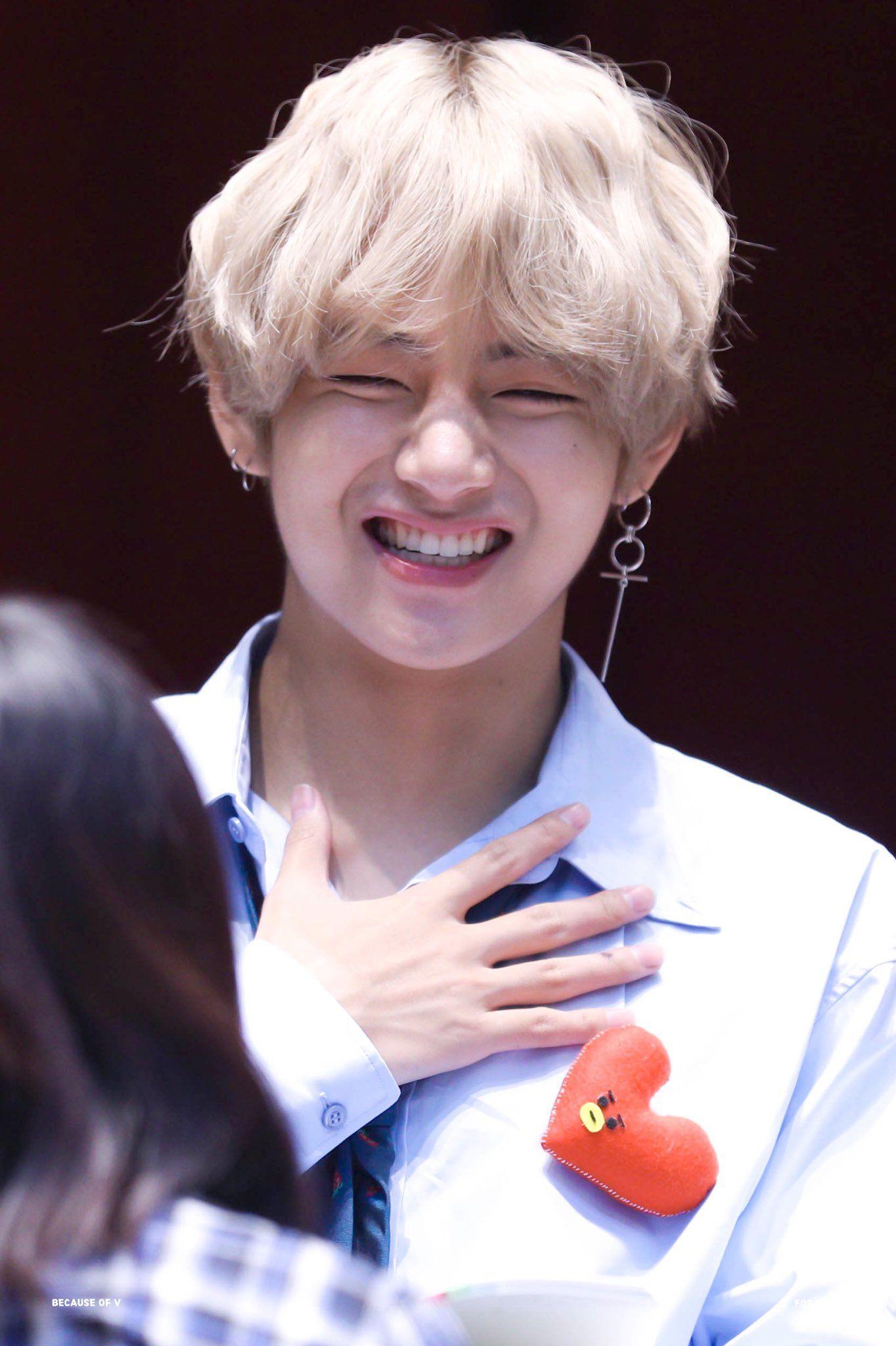 1364x2048 Bts, Taehyung Taehyung Box Smile Wallpaper
