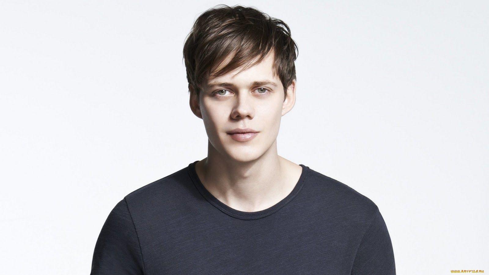 1600x900 Bill Skarsgård Wallpaper