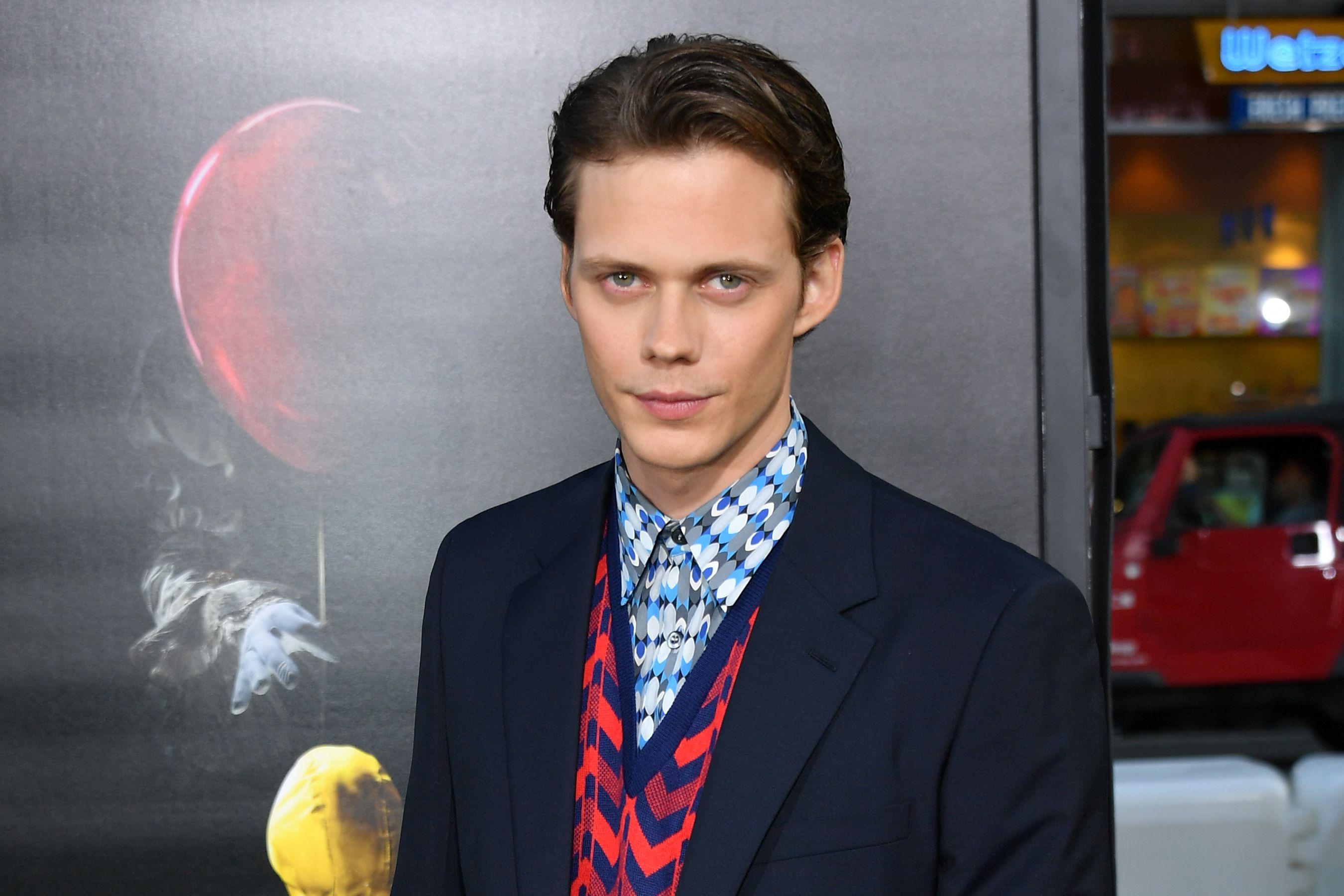 2700x1800 Bill Skarsgard Computer Wallpaper