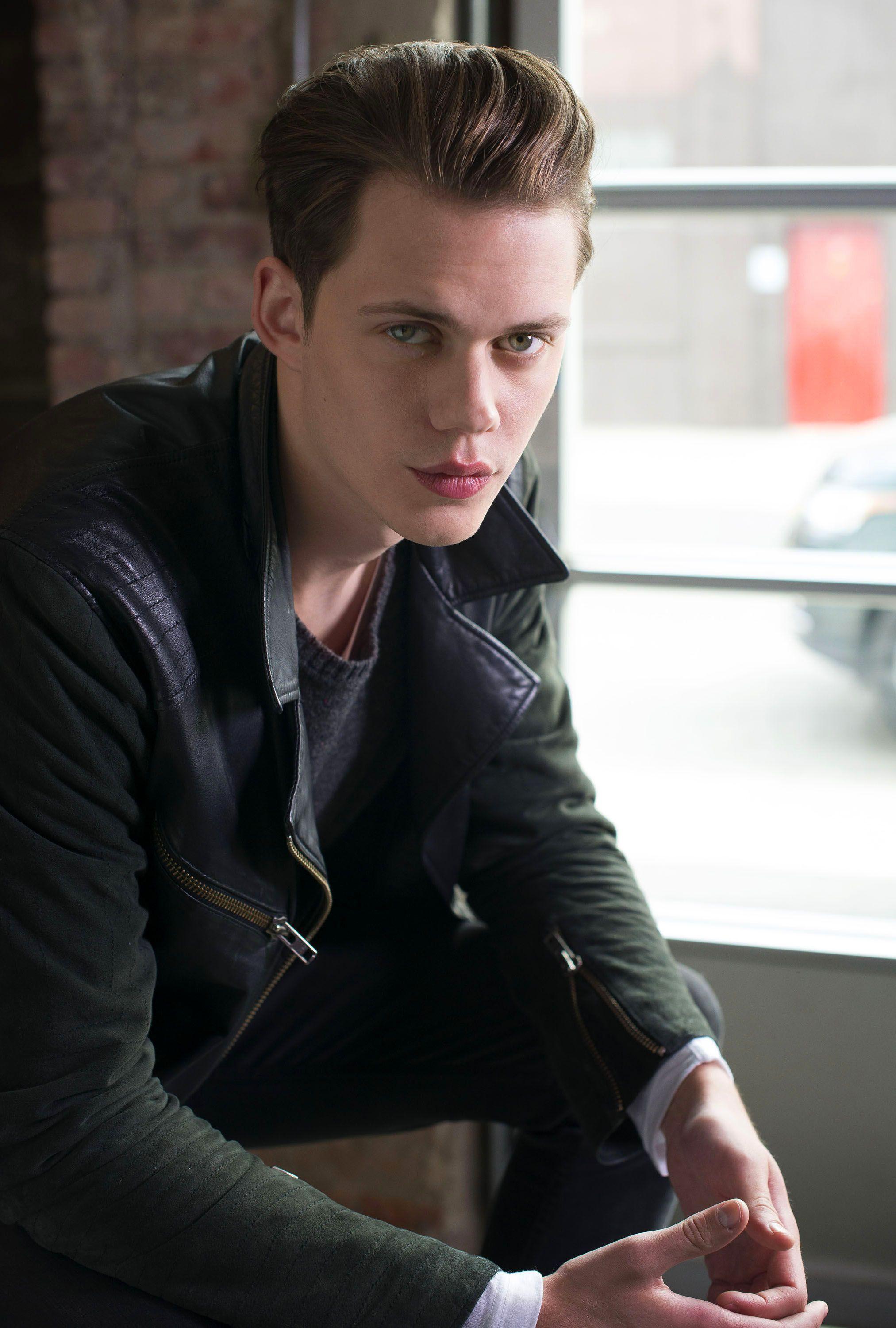 2025x3000 Wallpaper Bill Skarsgard