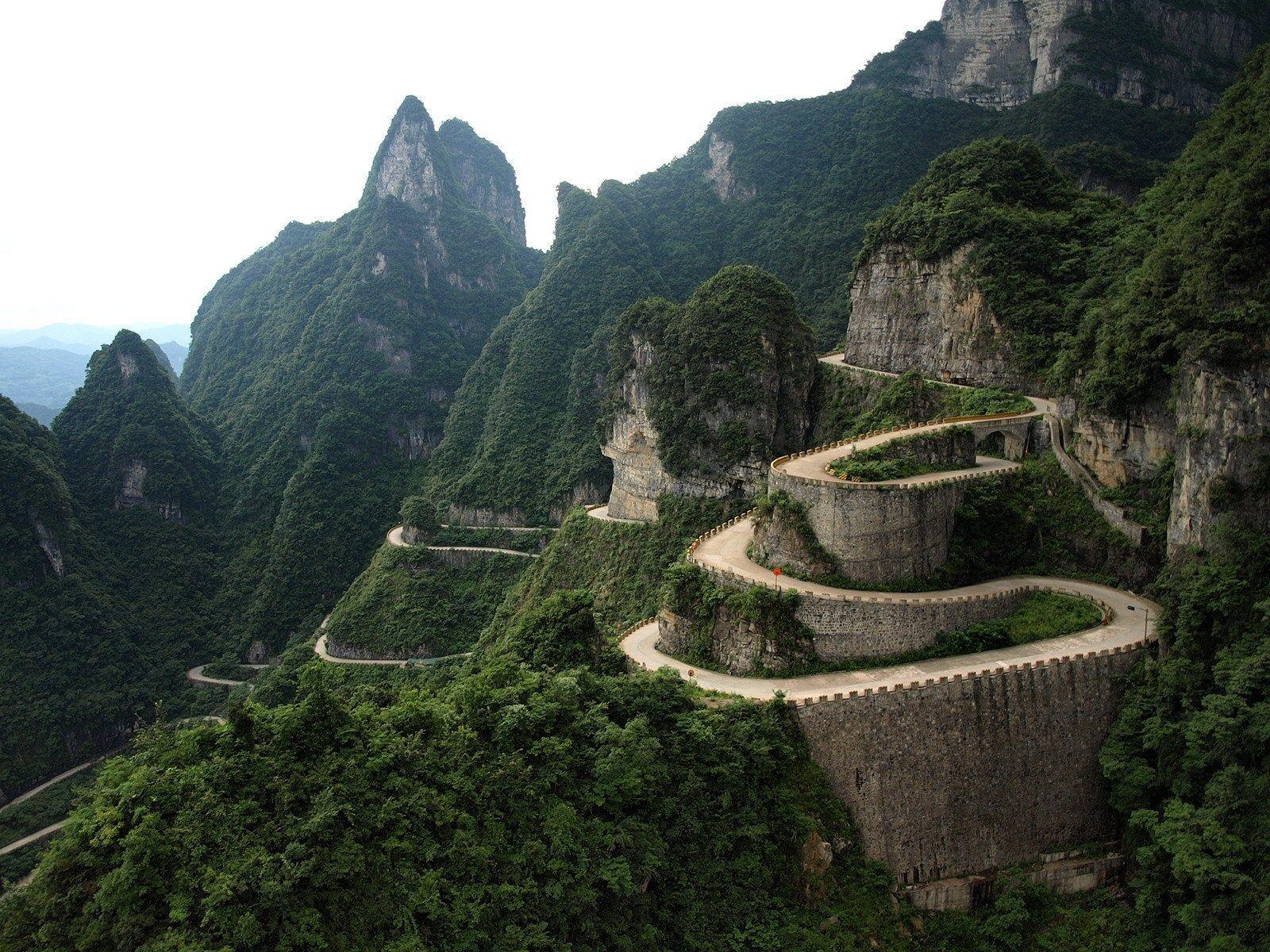 1600x1200 Tianmen mountain road, China [1600x1200] : interestingasf*ck
