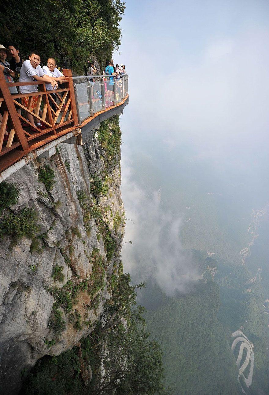 880x1293 Terrifying 600ft Glass Walkway Opens In China, And Just Looking