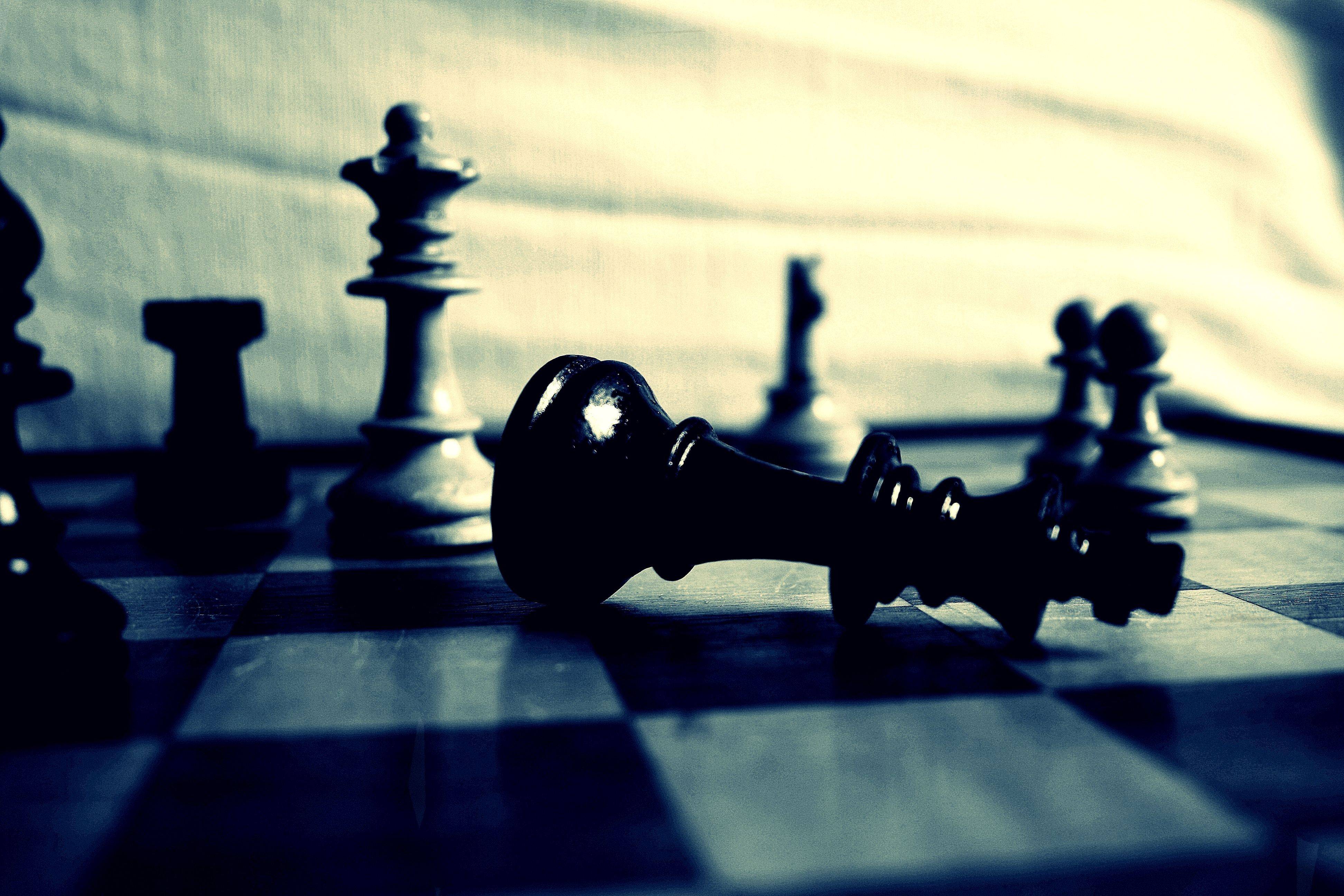 3888x2592 Chess King Wallpaper