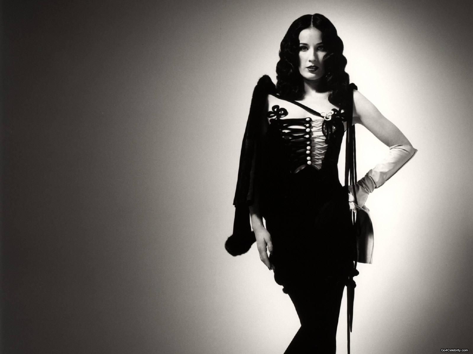 1600x1200 Dita Von Teese Wallpaper