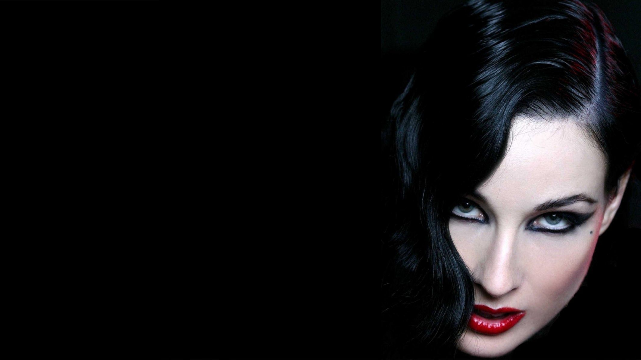 2128x1197 Dita Von Teese: Captivating HD Wallpaper