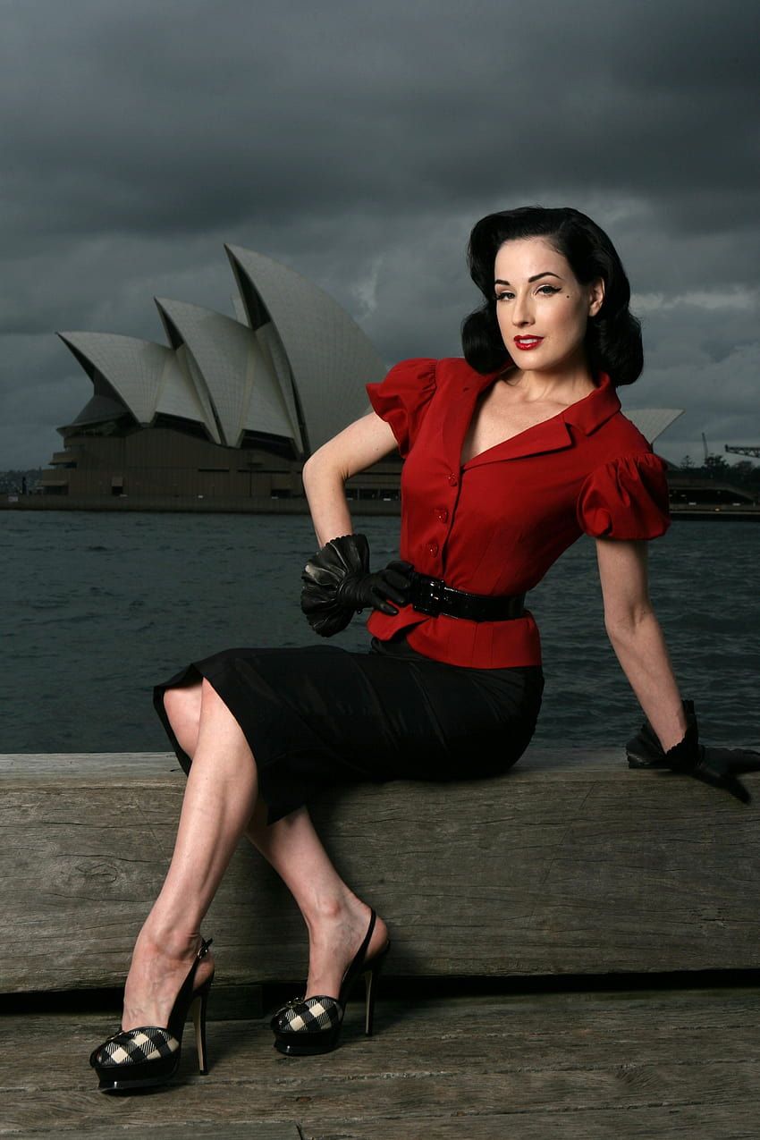 850x1275 Dita von teese sydney knees together 2336x3504 High Quality , High Definition HD phone wallpaper