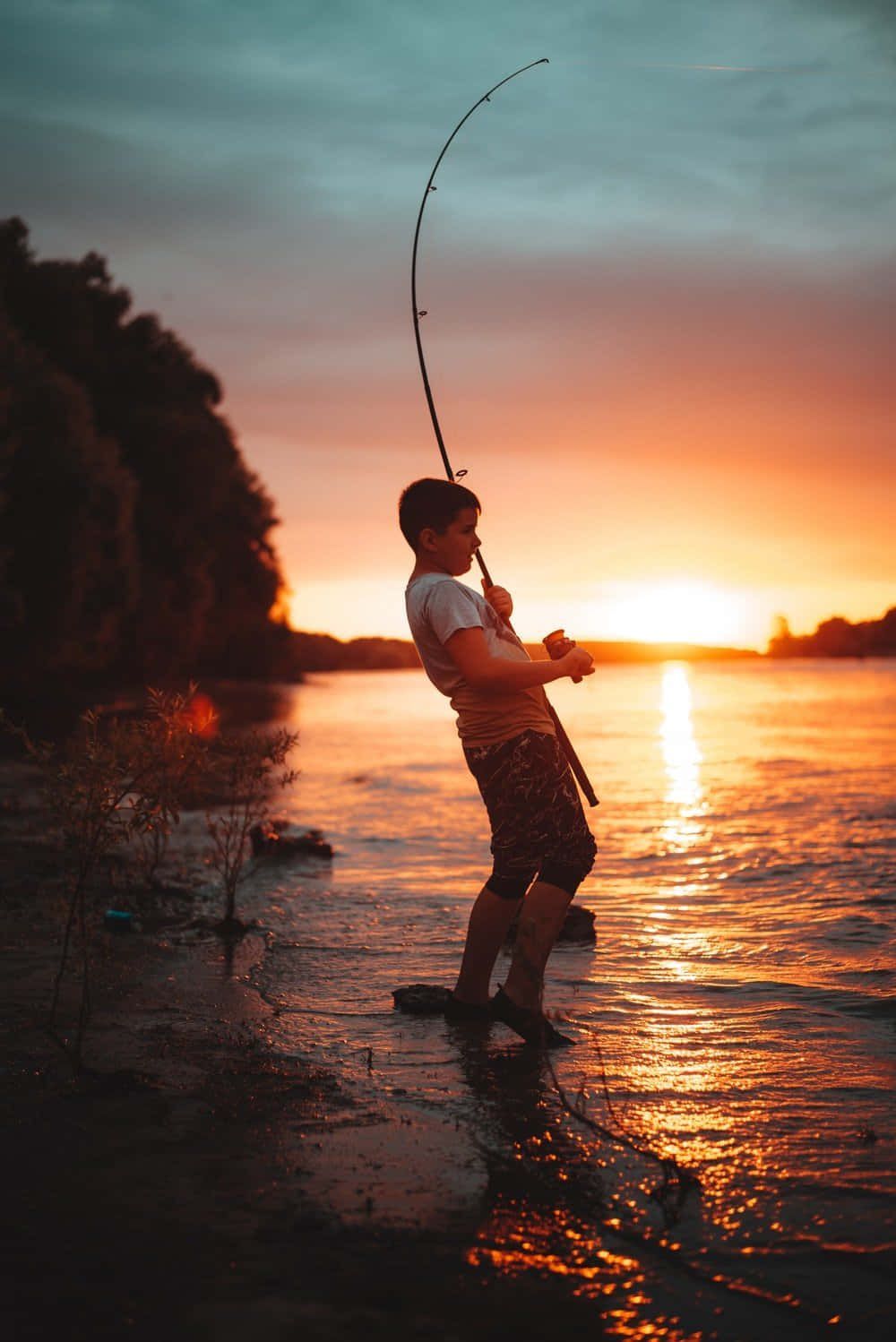 1000x1498 Fishing Phone Wallpaper