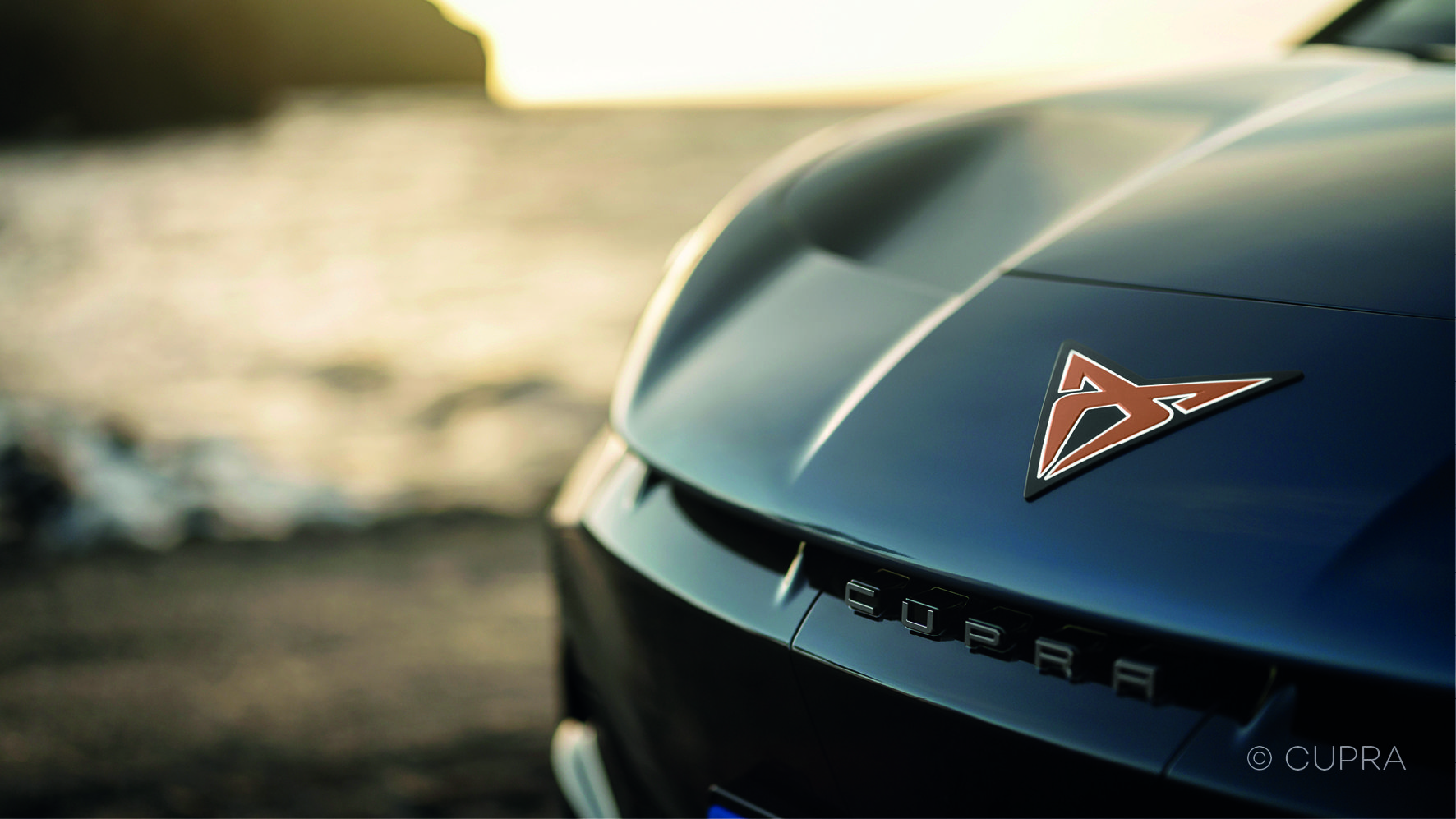 1772x997 CUPRA launches its first model with an illuminated front emblem, featuring PLEXIGLAS® Softlightöhm