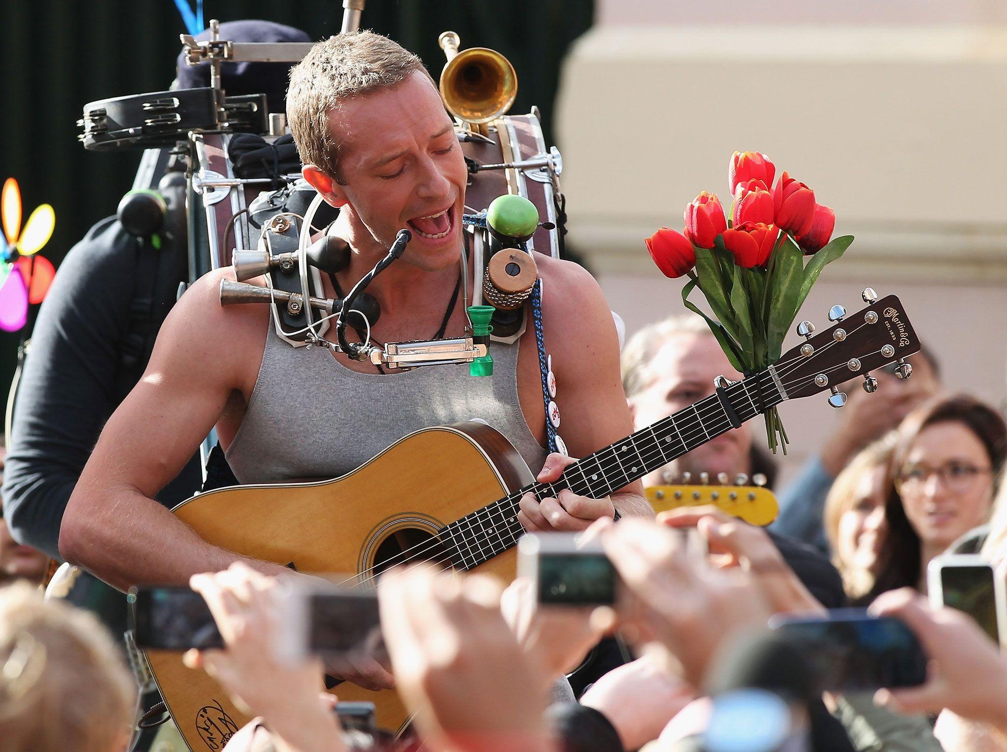 2048x1530 Chris Martin Wallpaper Image Photo Picture Background