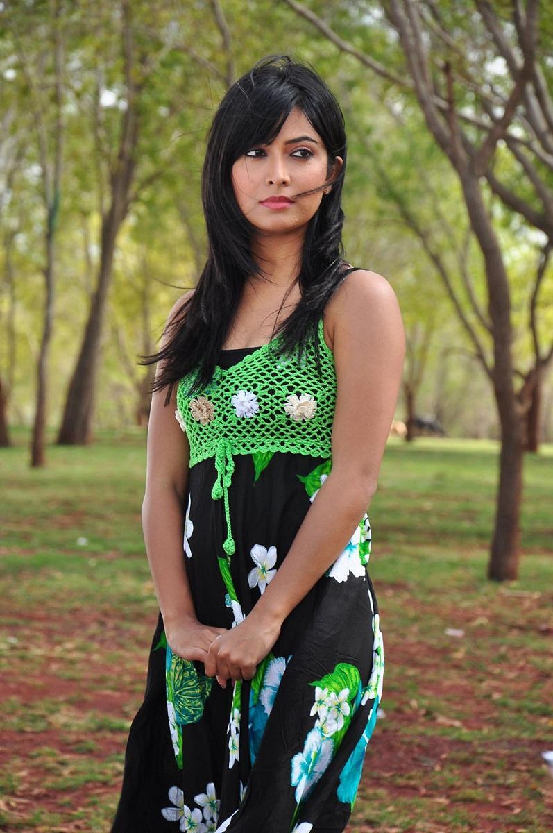797x1200 Radhika Pandit Wallpaper