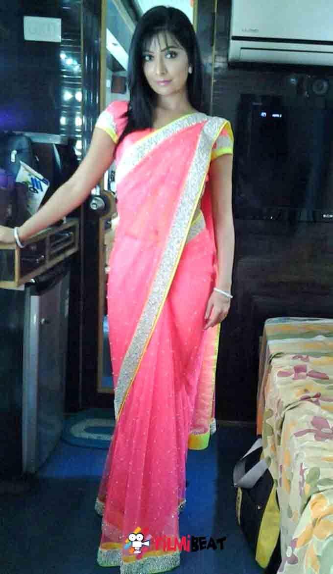 680x1170 Radhika Pandit Photo Radhika Pandit Image Wallpaper