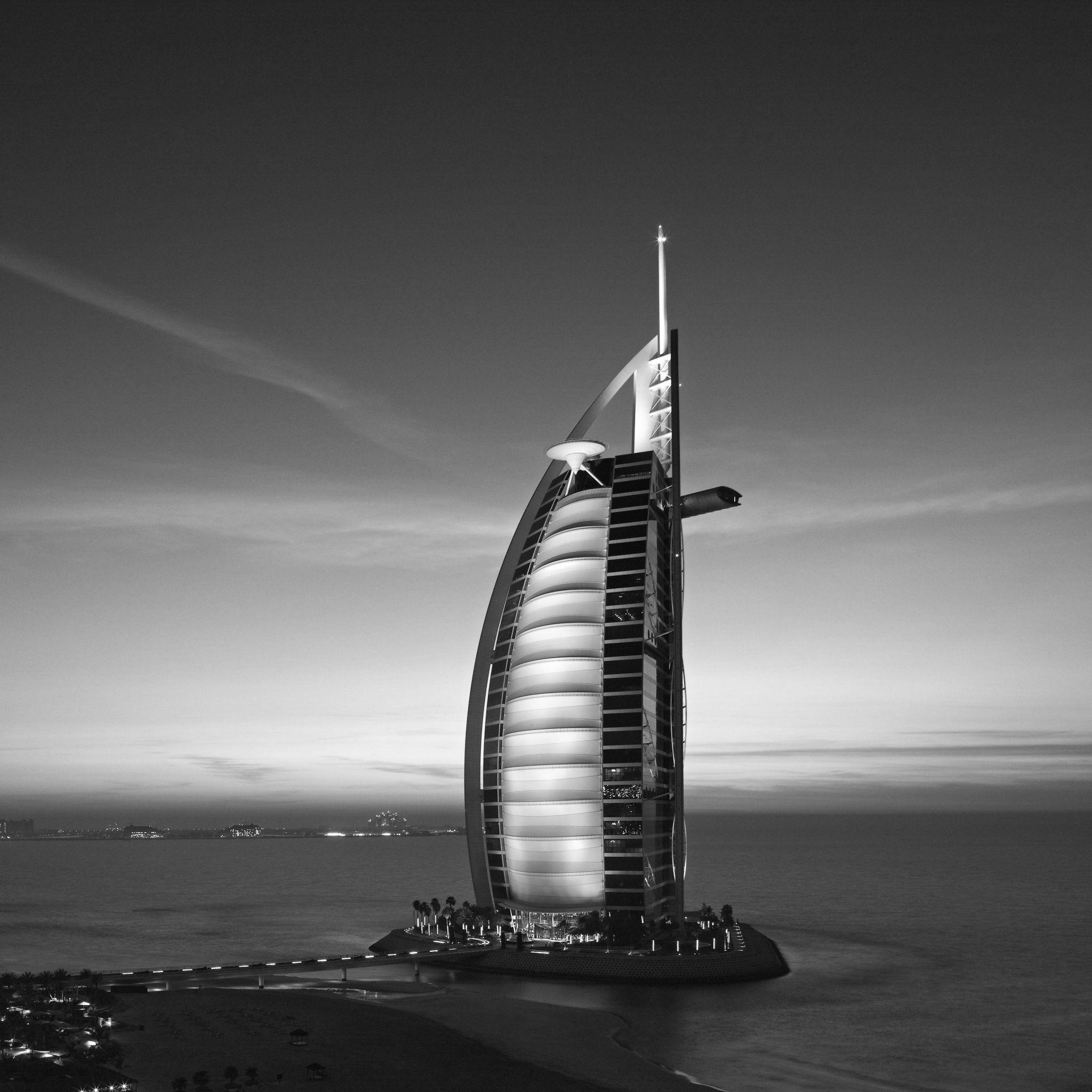 2048x2048 Burj Dubai City - Nhấn để xem thêm hình nền thành phố đen trắng