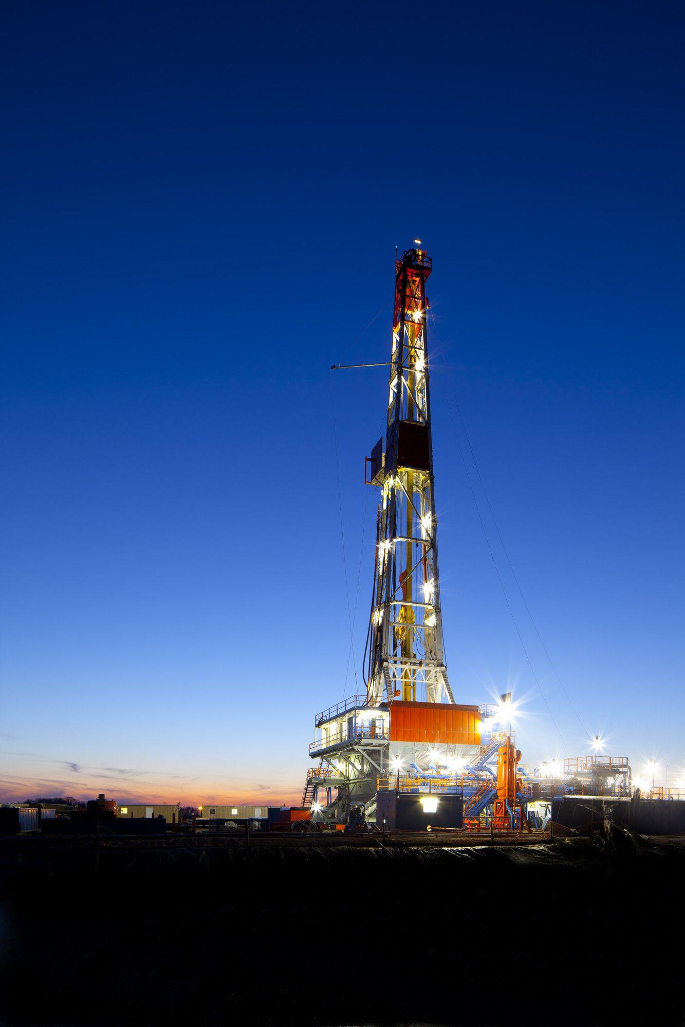1333x2000 Drilling Rig Picture Wallpaper