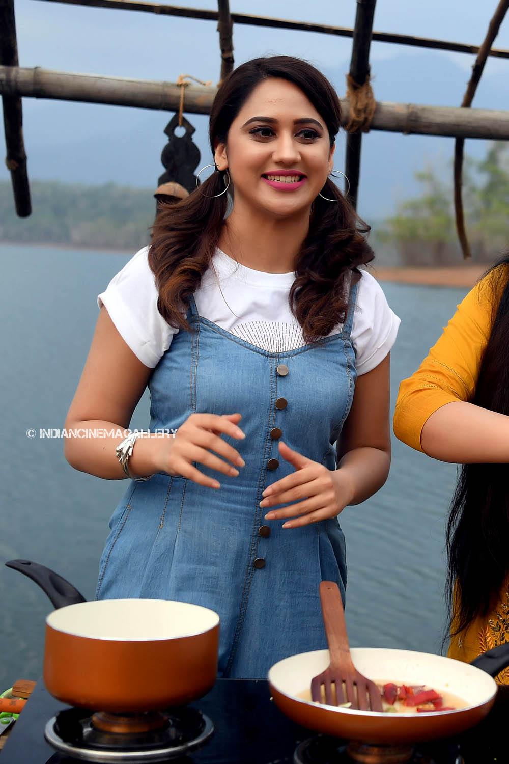 1000x1500 Mia George Nữ diễn viên Ảnh Stills Thư viện