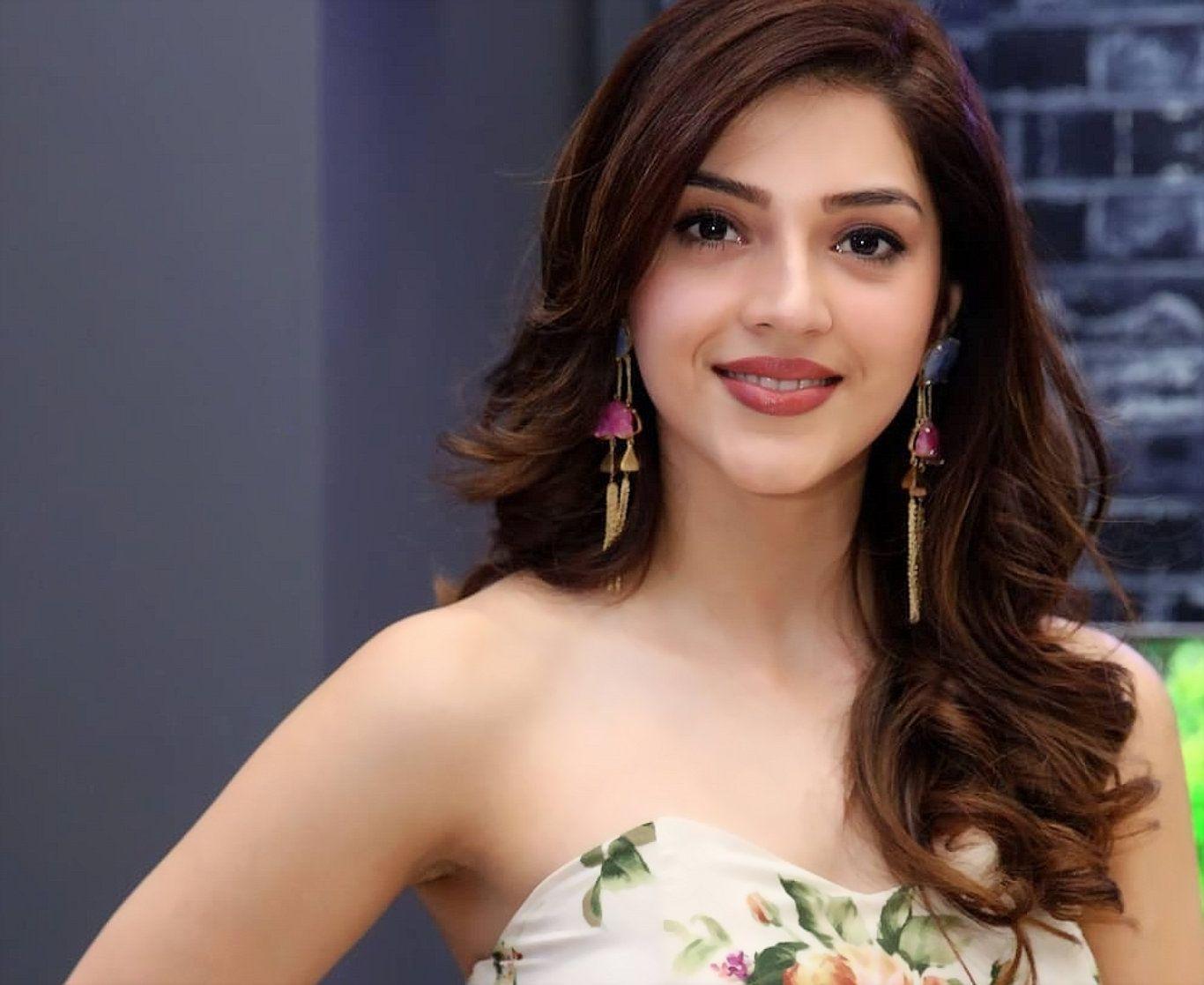1366x1117 Mehreen Pirzada Hot Latest HD Wallpaper