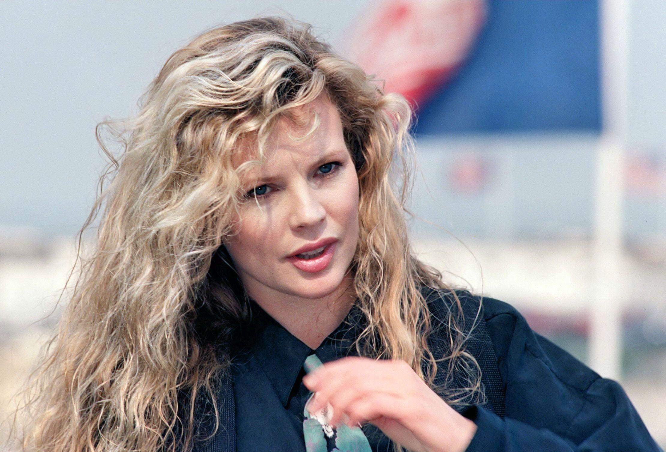 2220x1508 Kim Basinger Wallpaper HD