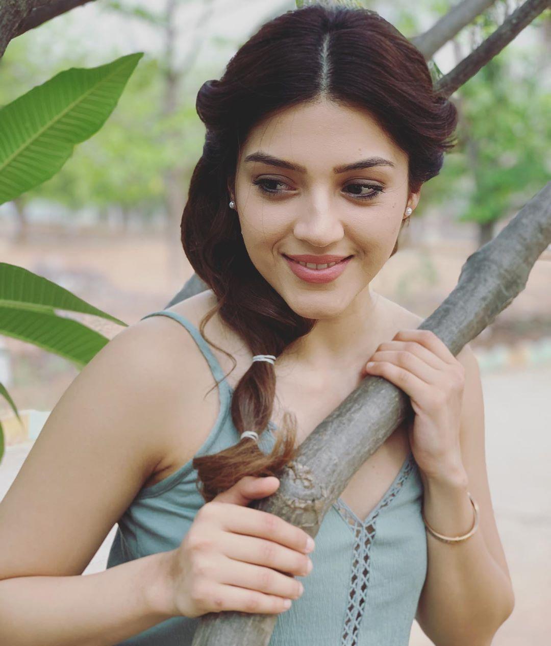 1080x1266 Mehreen Pirzada Wallpaper