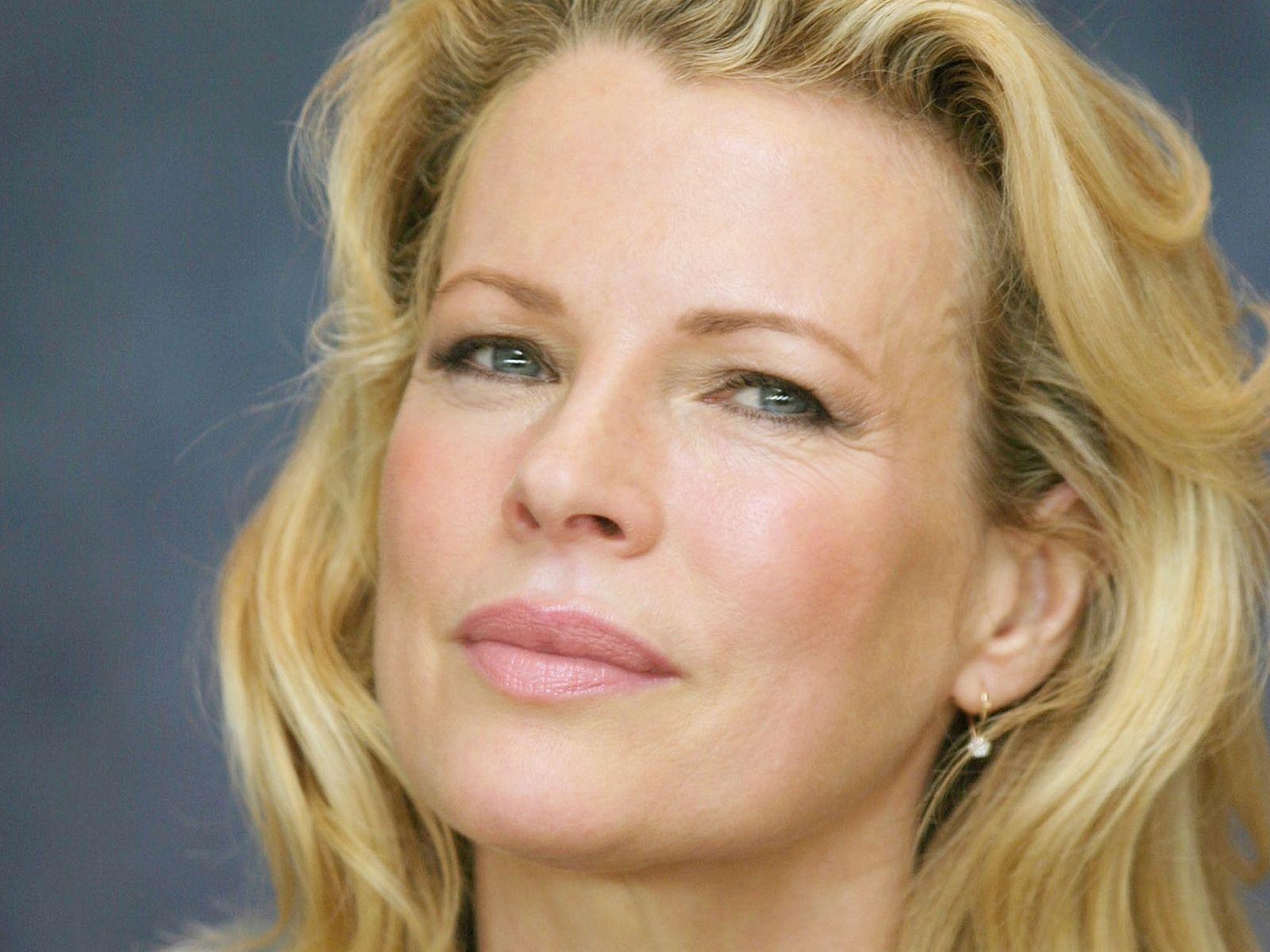 Download Kim Basinger in character as Lynn Bracken Wallpaper | Wallpapers .com